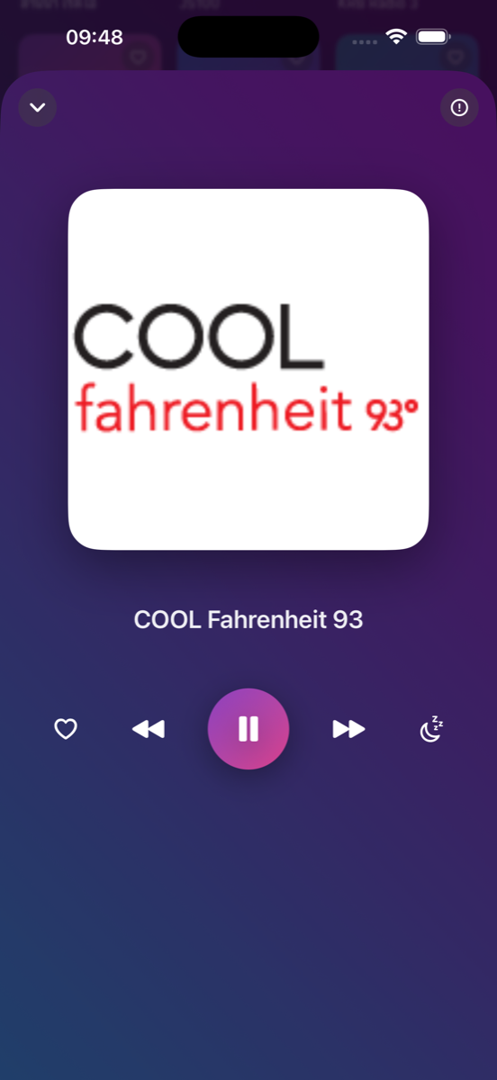 Thai Radio now-playing screen with lock screen style playback controls